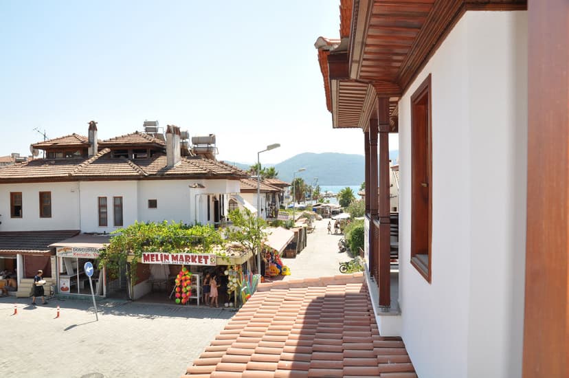 Akyaka Apart Otel Oda İçi Klima ve LCD TV Ayrıntısı