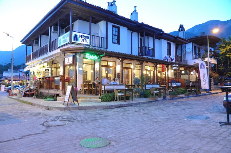 Akyaka Tatil Feron Otel Kahvaltı Salonu ve Yemek Masaları