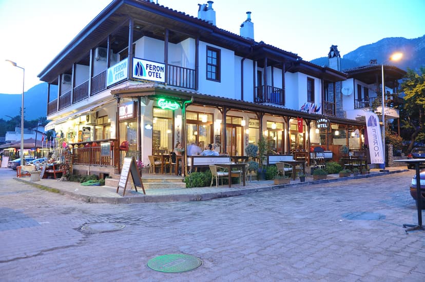 Akyaka Tatil Feron Otel Kahvaltı Salonu ve Yemek Masaları