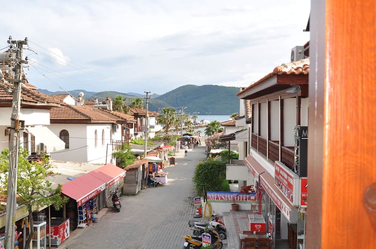 Akyaka Merkez Otel Feron Otel Giriş Kapısı ve Resepsiyon Girişi